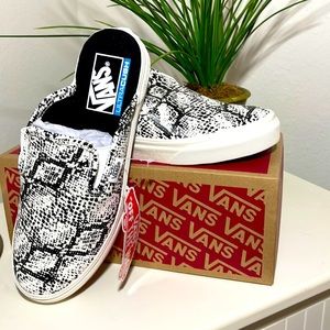 NWT Vans Mule SF snake leather sandals women’s size 5.5